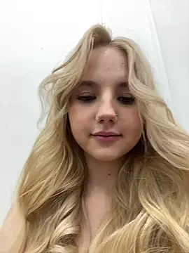 Sky Cutie online show from September 25, 2025, 4:38 am