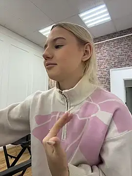 Sky Cutie online show from December 17, 2025, 4:07 am