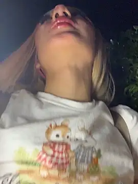 SweetBunnyGF online show from December 3, 2025, 11:25 pm