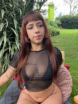 AliceMrtnz online show from June 18, 2026, 4:00 pm