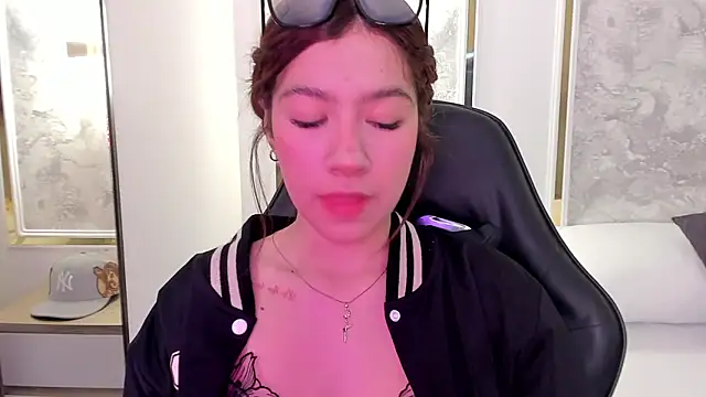 Snapshot of doll_eyees_ chatting on September 24, 2025, 2:26 am doll eyees online show from September 24, 2025, 2:26 am