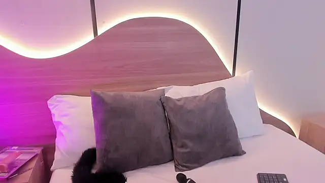 Snapshot of doll_eyees_ chatting on October 18, 2025, 6:41 pm doll eyees online show from October 18, 2025, 6:41 pm