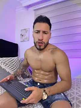 Thiago Hill online show from June 21, 2026, 3:09 am
