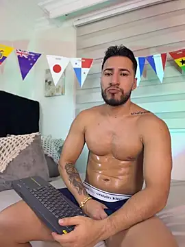 Thiago Hill online show from July 5, 2026, 1:56 am