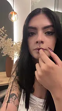 Snapshot of AliceRitter chatting on June 20, 2026, 11:40 pm AliceRitter online show from June 20, 2026, 11:40 pm