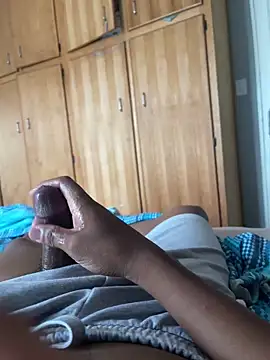 Snapshot of CreamyOff45 chatting on December 15, 2025, 6:39 am CreamyOff45 online show from December 15, 2025, 6:39 am