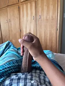 Snapshot of CreamyOff45 chatting on December 17, 2025, 5:24 am CreamyOff45 online show from December 17, 2025, 5:24 am