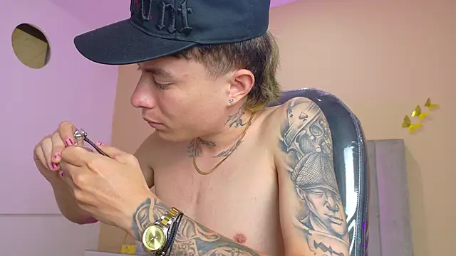 Snapshot of Nascary_Fox chatting on June 5, 2026, 1:06 pm Nascary Fox online show from June 5, 2026, 1:06 pm