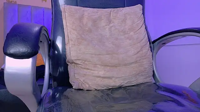 Snapshot of Nascary_Fox chatting on July 28, 2026, 2:13 pm Nascary Fox online show from July 28, 2026, 2:13 pm