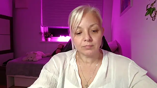 Linsy Kim online show from November 14, 2025, 6:50 pm