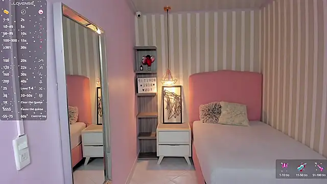 Snapshot of SOPHIEMEYER chatting on November 24, 2025, 7:46 pm SOPHIEMEYER online show from November 24, 2025, 7:46 pm