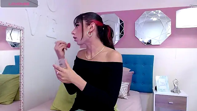 NicoletBlossom online show from November 15, 2025, 12:02 pm