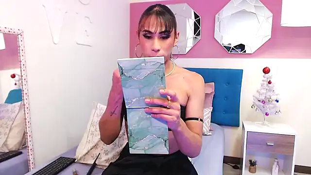 NicoletBlossom online show from November 28, 2025, 8:22 pm