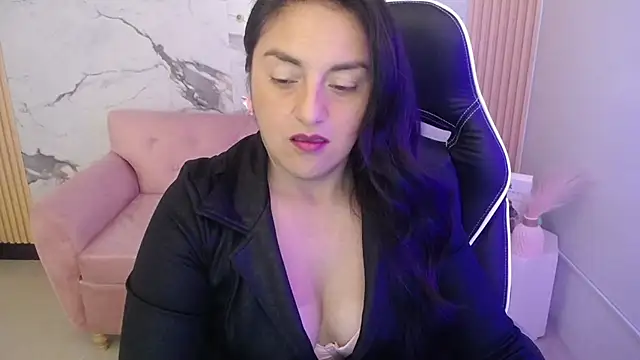 Snapshot of tamara_ch1 chatting on October 31, 2025, 3:18 am tamara ch1 online show from October 31, 2025, 3:18 am