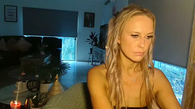 imyourgoodgirl69 online show from February 16, 2026, 8:43 am