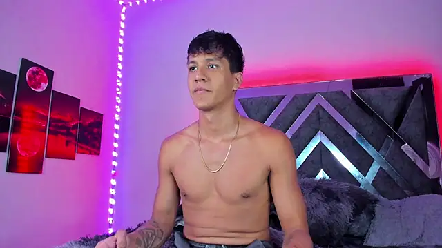 Snapshot of Robertmiller21 chatting on September 25, 2025, 5:00 am Robertmiller21 online show from September 25, 2025, 5:00 am