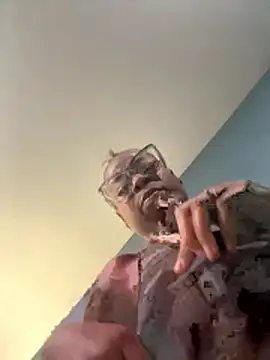 Tishrella6 online show from January 7, 2026, 9:39 pm