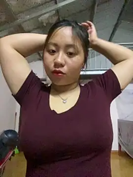 maianhcute online show from April 28, 2026, 1:27 pm