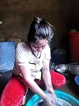 venu00 online show from February 6, 2026, 3:33 am