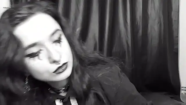 Snapshot of dreamin_blaze chatting on November 28, 2025, 8:17 am dreamin blaze online show from November 28, 2025, 8:17 am