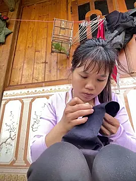 Ngoc-bbi online show from April 25, 2026, 3:31 am