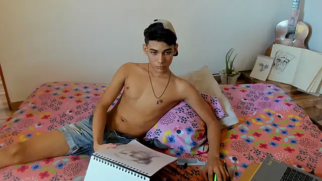 Snapshot of AliottTwink chatting on October 28, 2025, 8:22 pm AliottTwink online show from October 28, 2025, 8:22 pm