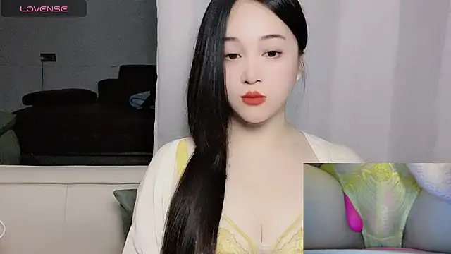 woaiqinqin online show from December 14, 2025, 3:06 pm