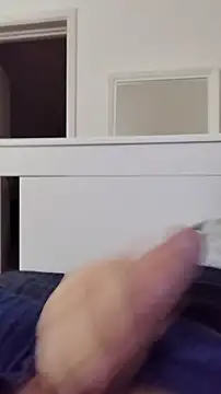 Snapshot of NewJoiner chatting on November 6, 2025, 9:05 pm NewJoiner online show from November 6, 2025, 9:05 pm