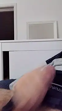 Snapshot of NewJoiner chatting on November 10, 2025, 8:41 pm NewJoiner online show from November 10, 2025, 8:41 pm