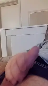 Snapshot of NewJoiner chatting on December 5, 2025, 6:26 pm NewJoiner online show from December 5, 2025, 6:26 pm