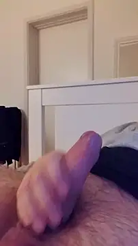 Snapshot of NewJoiner chatting on December 14, 2025, 4:01 pm NewJoiner online show from December 14, 2025, 4:01 pm