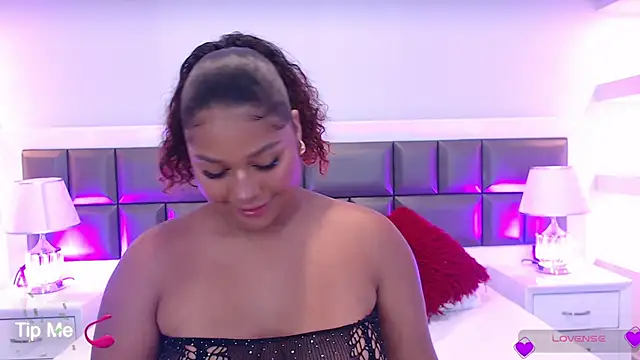 Snapshot of LennaEvans chatting on September 27, 2025, 1:05 pm LennaEvans online show from September 27, 2025, 1:05 pm