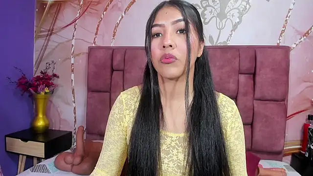 Snapshot of luna_maisonn chatting on December 13, 2025, 8:25 pm luna maisonn online show from December 13, 2025, 8:25 pm