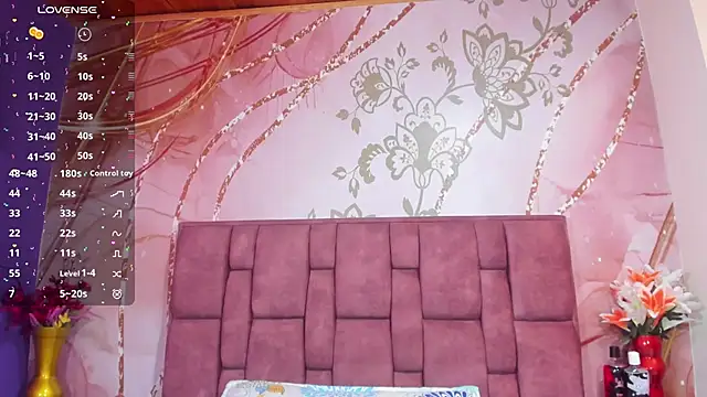 Snapshot of luna_maisonn chatting on December 15, 2025, 8:13 pm luna maisonn online show from December 15, 2025, 8:13 pm