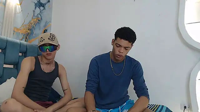 PRETTY FEM online show from January 11, 2026, 1:21 am