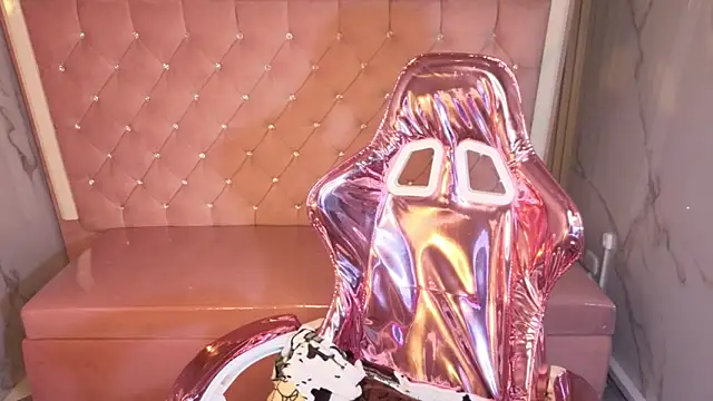 Snapshot of Victoria_b_ chatting on November 1, 2025, 8:11 pm Victoria b online show from November 1, 2025, 8:11 pm