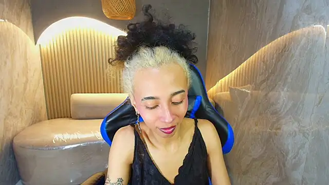 Snapshot of Agnis_ink_r chatting on October 15, 2025, 3:17 am Agnis ink r online show from October 15, 2025, 3:17 am