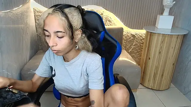 Snapshot of Agnis_ink_r chatting on October 22, 2025, 12:49 pm Agnis ink r online show from October 22, 2025, 12:49 pm