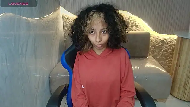 Snapshot of Agnis_ink_r chatting on November 4, 2025, 12:48 pm Agnis ink r online show from November 4, 2025, 12:48 pm