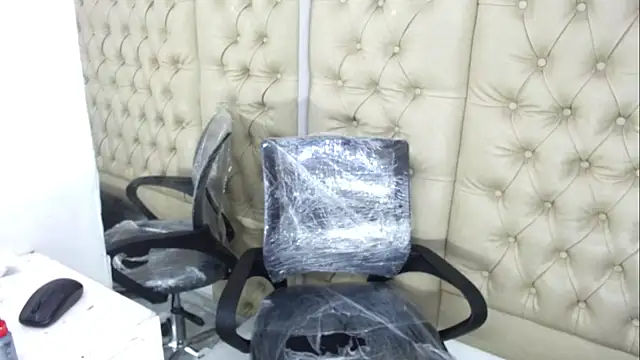 JessicaHott01 online show from November 11, 2025, 7:36 pm