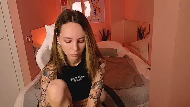 Snapshot of MiaGraham1 chatting on October 24, 2025, 4:36 pm MiaGraham1 online show from October 24, 2025, 4:36 pm