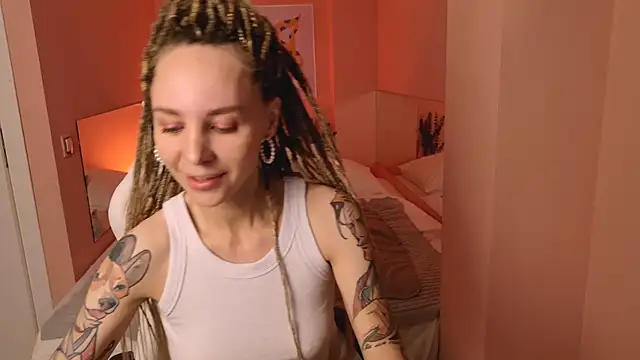 Snapshot of MiaGraham1 chatting on November 6, 2025, 8:21 pm MiaGraham1 online show from November 6, 2025, 8:21 pm