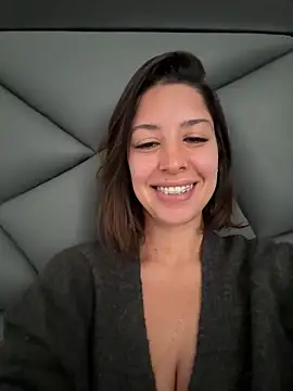 Snapshot of luvely chatting on April 3, 2026, 7:34 pm luvely online show from April 3, 2026, 7:34 pm