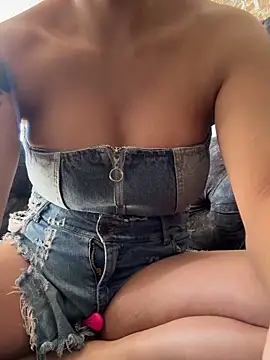 Snapshot of Sarahlove_90 chatting on September 20, 2025, 8:10 pm Sarahlove 90 online show from September 20, 2025, 8:10 pm