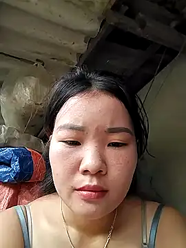 lylylove online show from October 13, 2025, 3:50 am