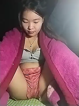 lylylove online show from November 3, 2025, 8:26 am