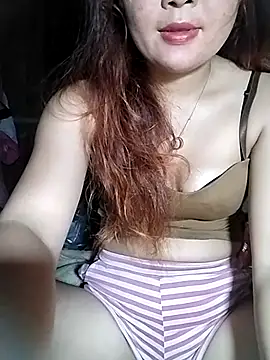 lylylove online show from June 1, 2026, 11:28 pm