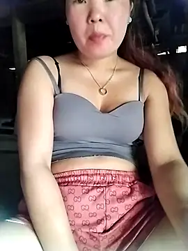 lylylove online show from June 5, 2026, 4:41 am