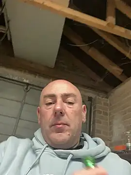 Snapshot of Richmcgee chatting on March 31, 2026, 7:25 pm Richmcgee online show from March 31, 2026, 7:25 pm