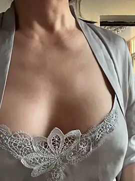 Snapshot of xiiuuff18 chatting on September 12, 2025, 10:32 pm xiiuuff18 online show from September 12, 2025, 10:32 pm